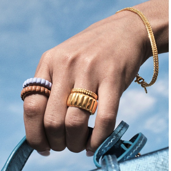 Mejuri Charlotte Ring - Picture 4 of 7